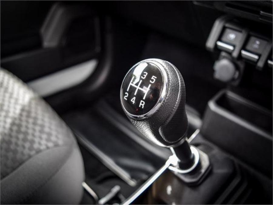 Детали интерьера Suzuki Jimny UTE 2020 года  (AU) (фото 13 из 21)